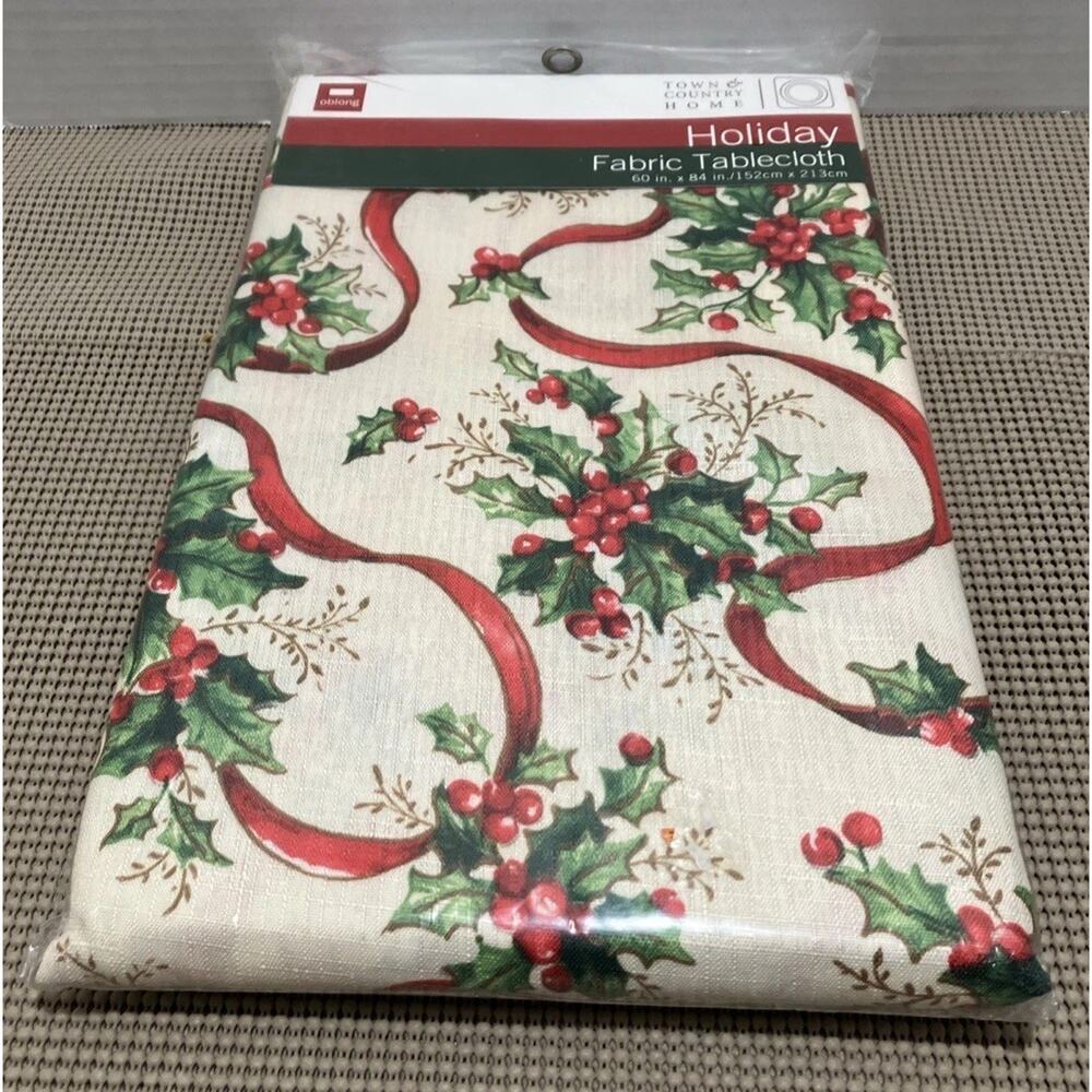 Christmas Tablecloth Holly Berry Fabric Poly Oblong 60x84 Town & Country NEW - Picture 8 of 9